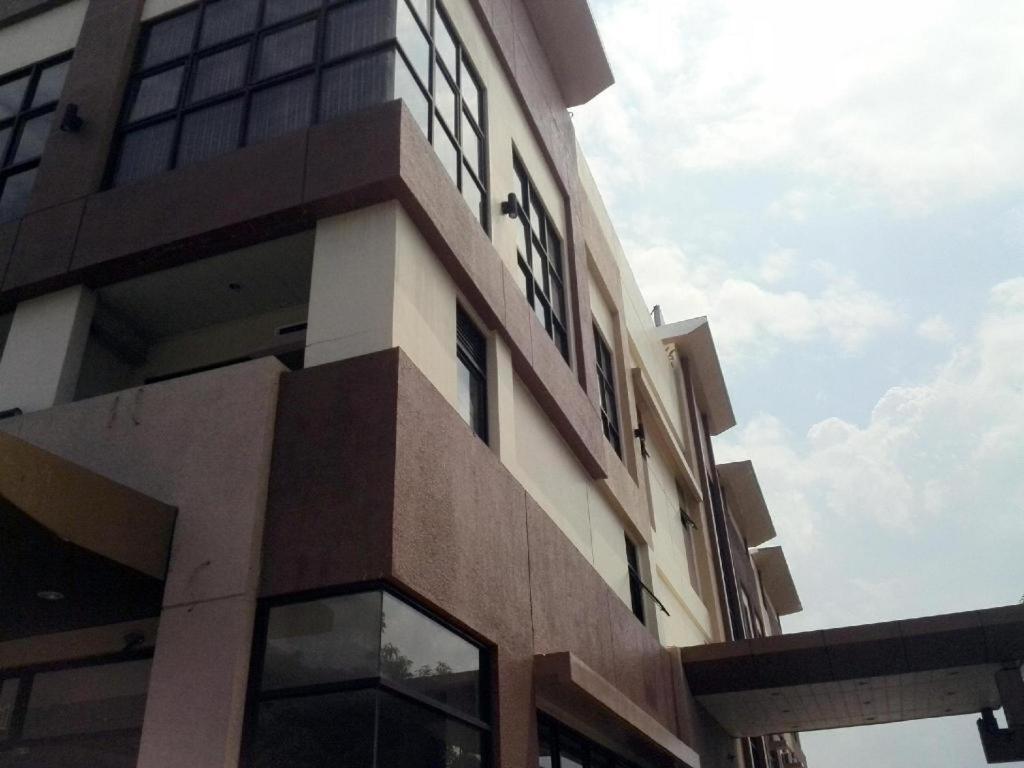 באואנג Hotel Ariana מראה חיצוני תמונה